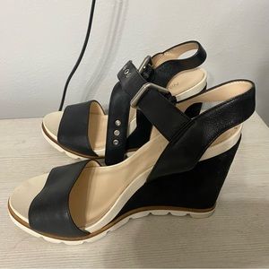 Black sandal platform